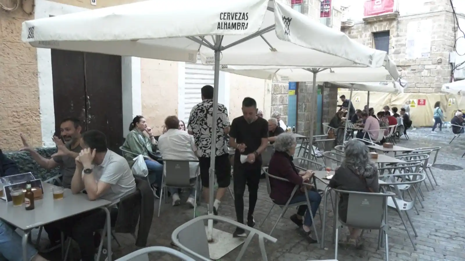 Image from Onda Cádiz: ℹ️ El paro baja en mayo en 3362 personas en Cádiz  La llegada de la te...