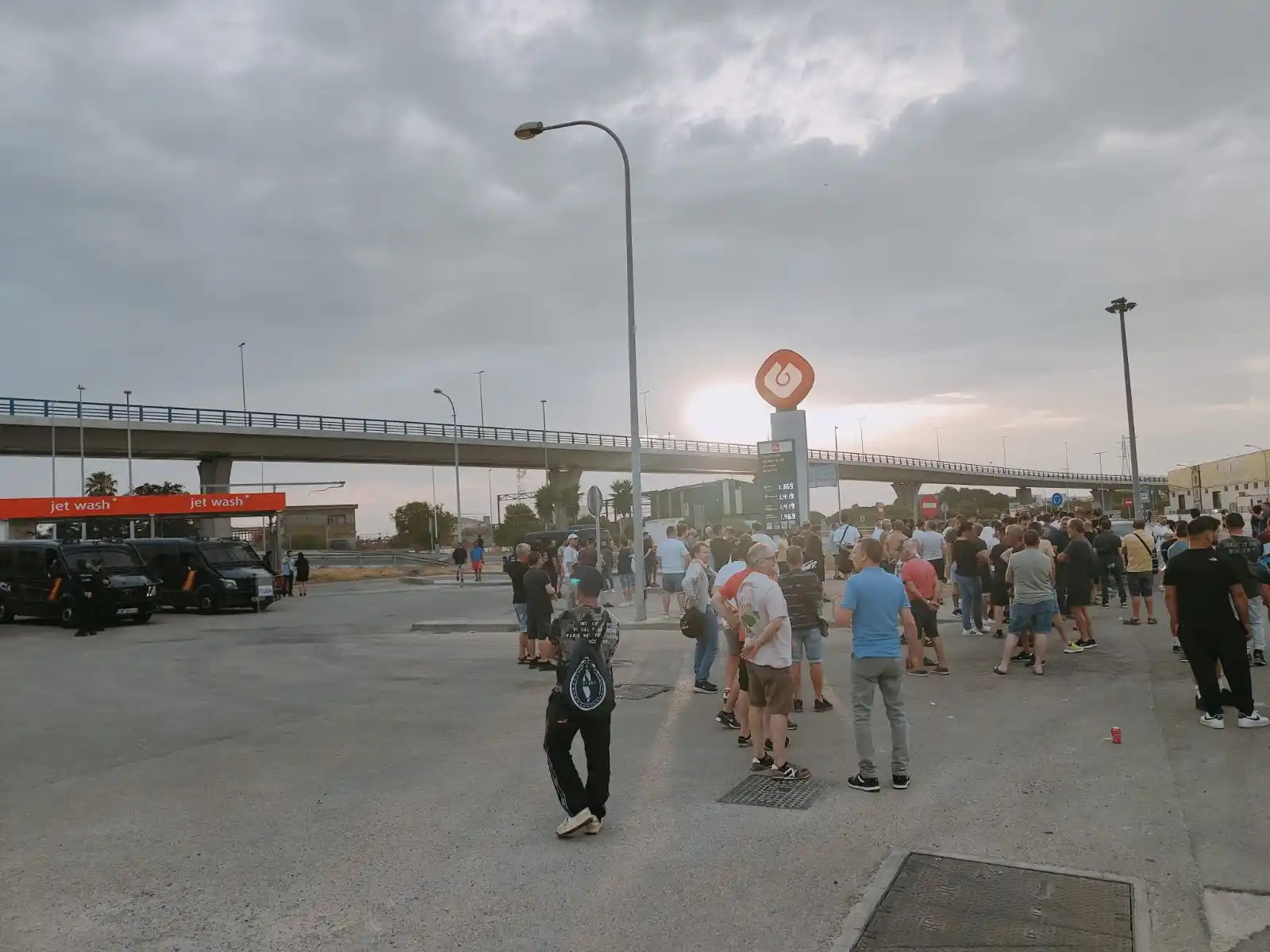 Image from Onda Cádiz: ℹ️ Fuerte presencia policial en los accesos a los polígonos industrial...