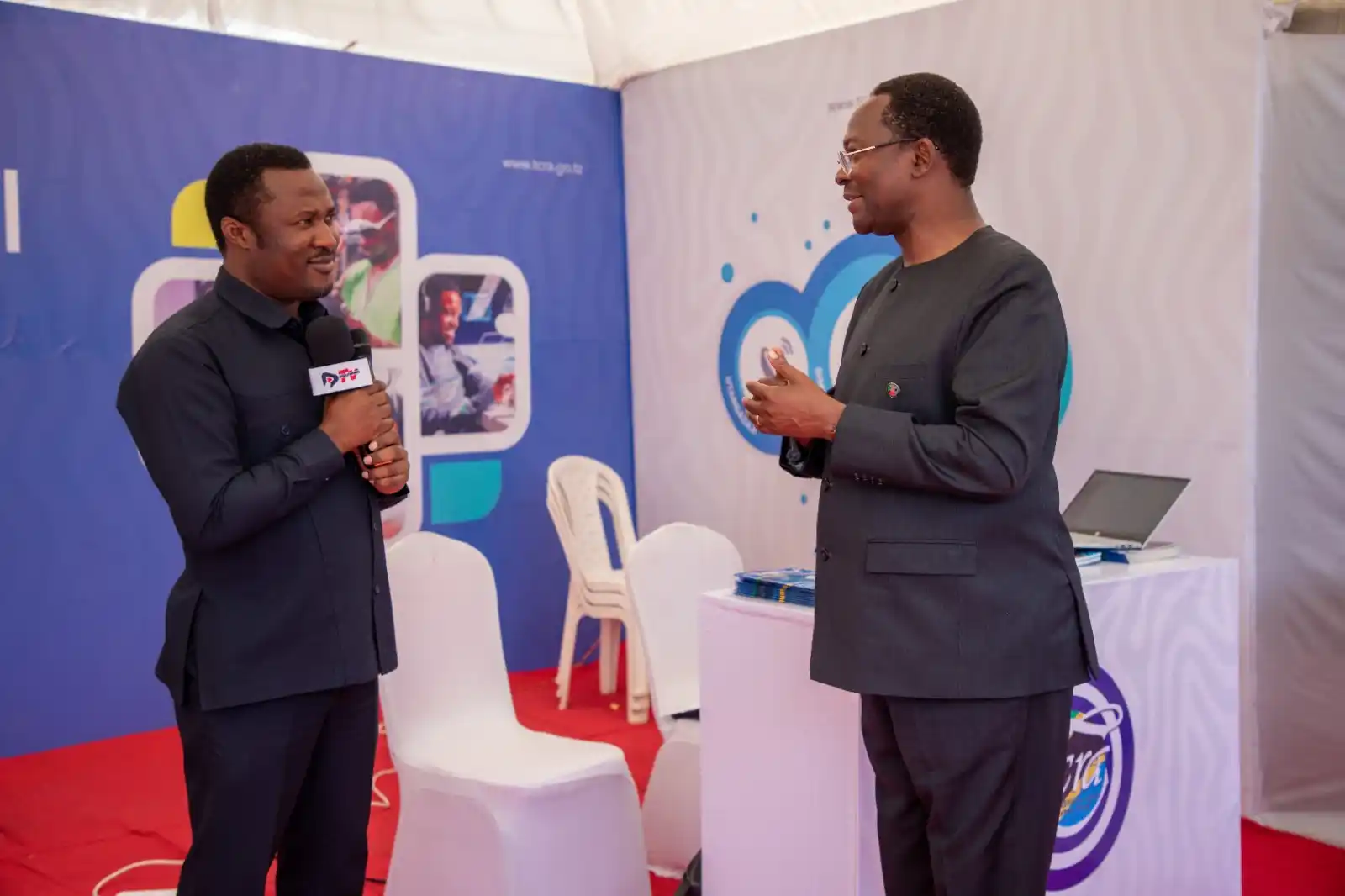 Image from TCRA TANZANIA: Meneja wa TCRA Kanda ya Kati Mhandisi Asajile John akitoa maelezo mafu...