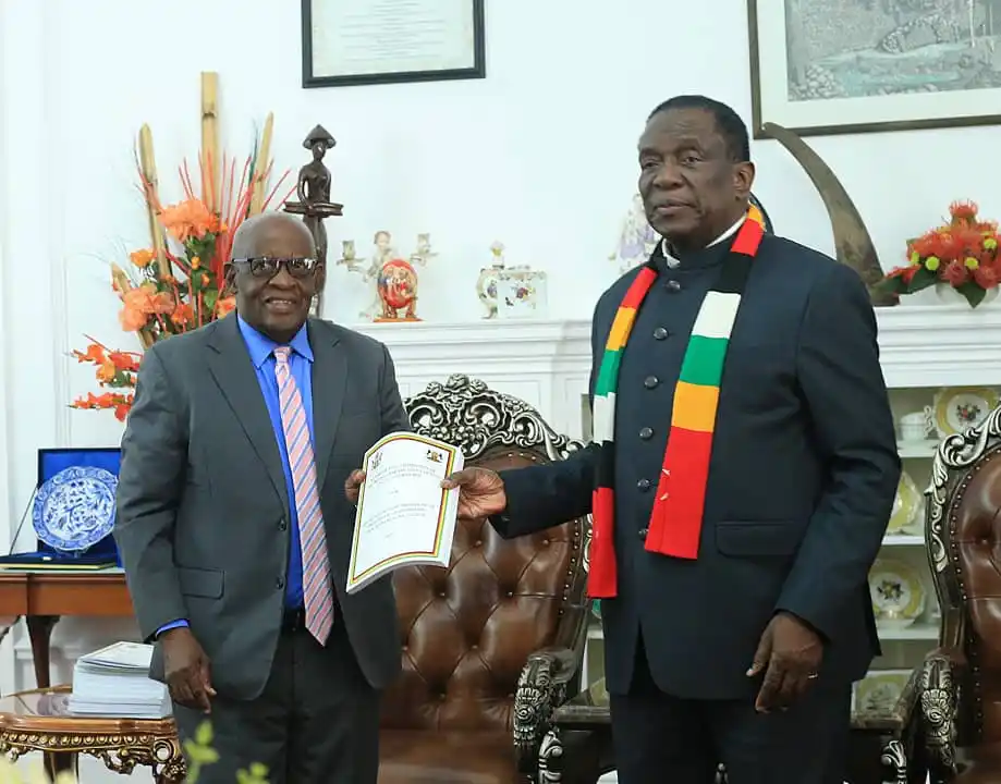 Image from 263Chat: President @edmnangagwa today received the Commission of Inquiry into g...