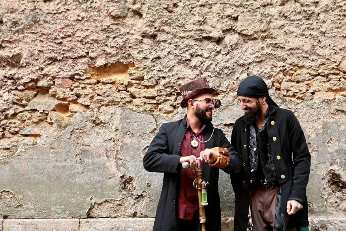 Image from A Tribuna: 🎩 *Steampunk: cultura nerd se destaca no Centro de Santos* _Casa da...