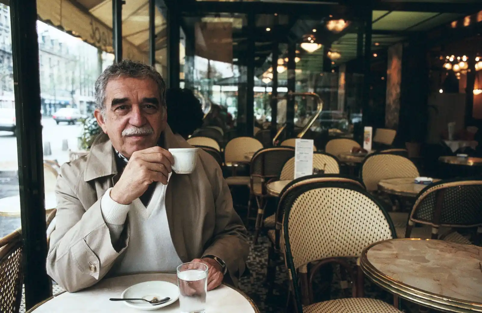Image from Penguin Libros España: Así es, amigos. Se trata de *Gabriel García Márquez,* una de las cimas...