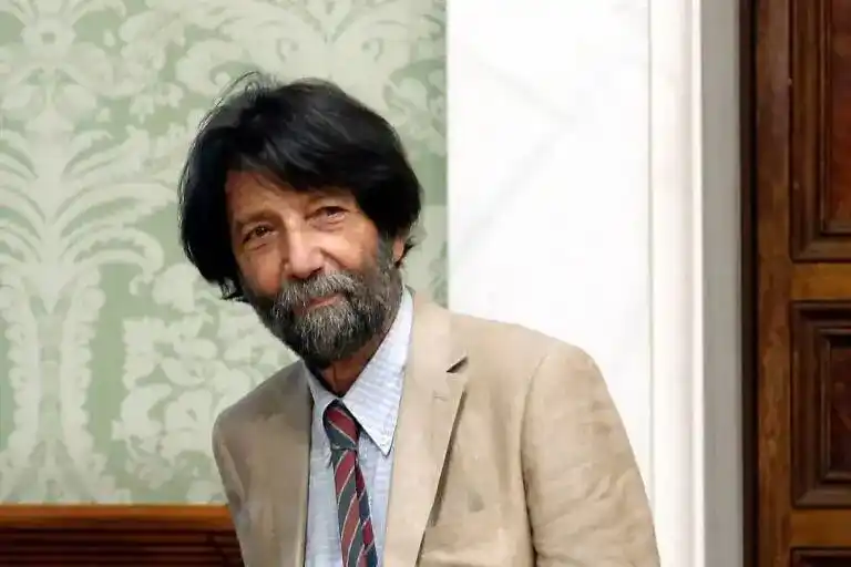 Image from Newsmondo.it: *Cacciari affonda il colpo sulla presunta forza della Meloni: “Si cull...