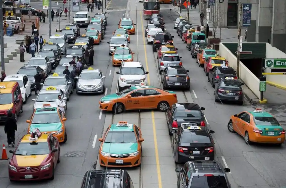 Image from 🇨🇦 North News 🇨🇦 O jornal que fala a sua língua 🇵🇹 🇧🇷: Golpe do Táxi em Toronto causou mais de meio milhão de dólares em prej...
