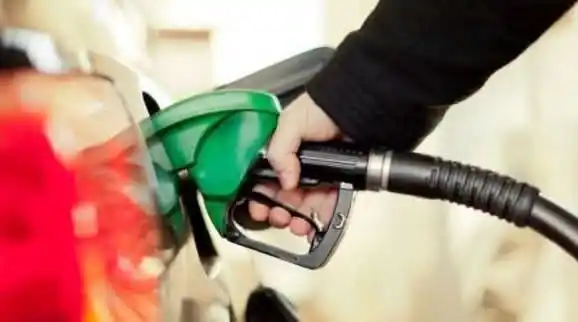 Image from Karadenizgundemtv: kurlarındaki dalgalanmalar, benzine zam olarak yansıdı. Benzinin litre...