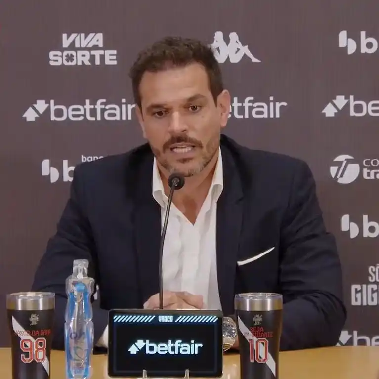 Image from NewsColina ®: — O Mister Diniz pediu que os 11 jogadores, 12 mais utilizados, não ex...