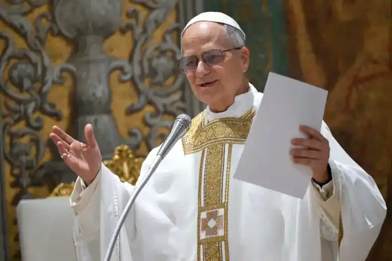 Image from Newsmondo.it: *Papa Leone XIV ripristina un’antica tradizione che riguarda le sue va...