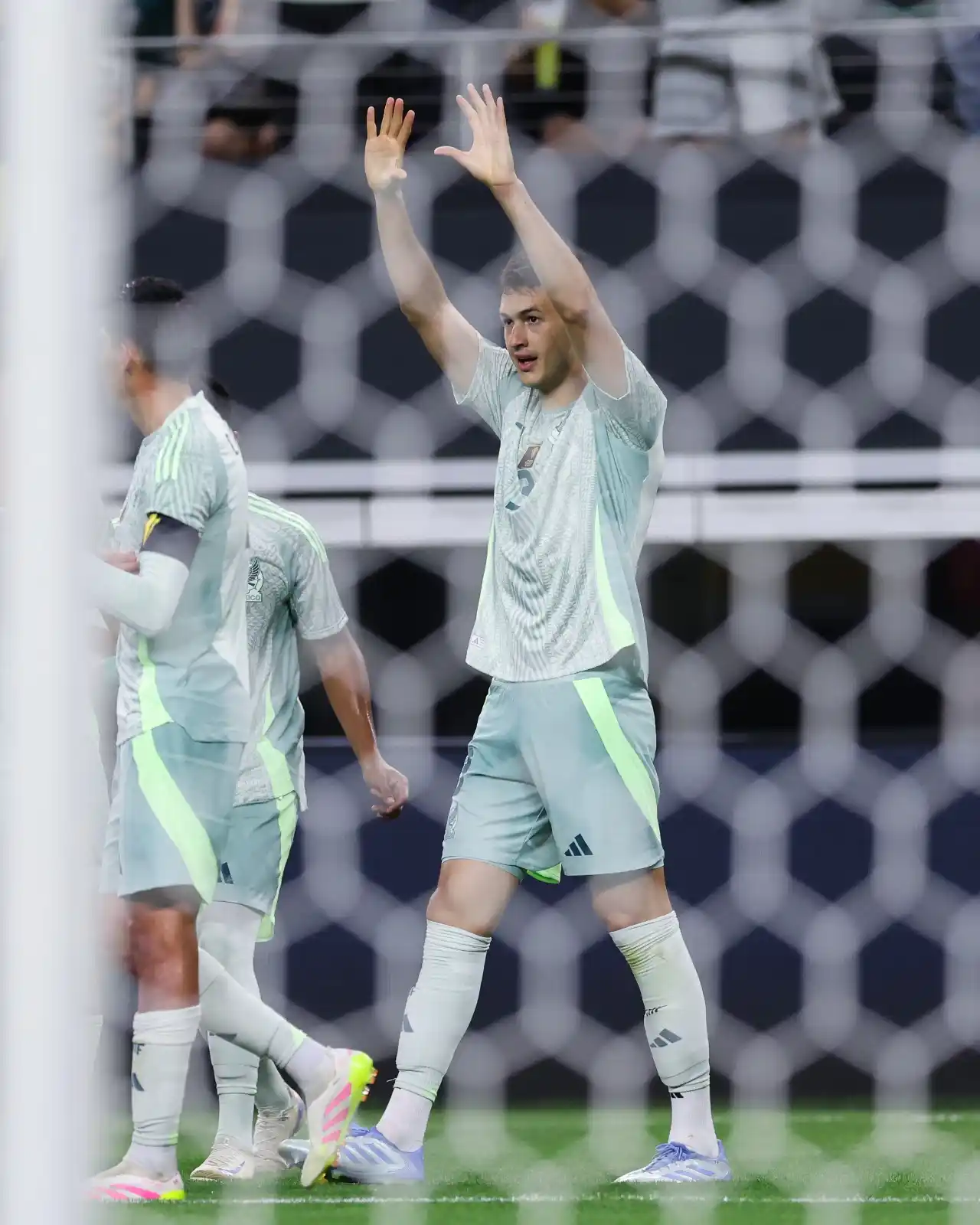 Image from Selección Nacional de México: Tres goles en los últimos dos partidos ⚽️.  El efecto César Montes 😮‍...