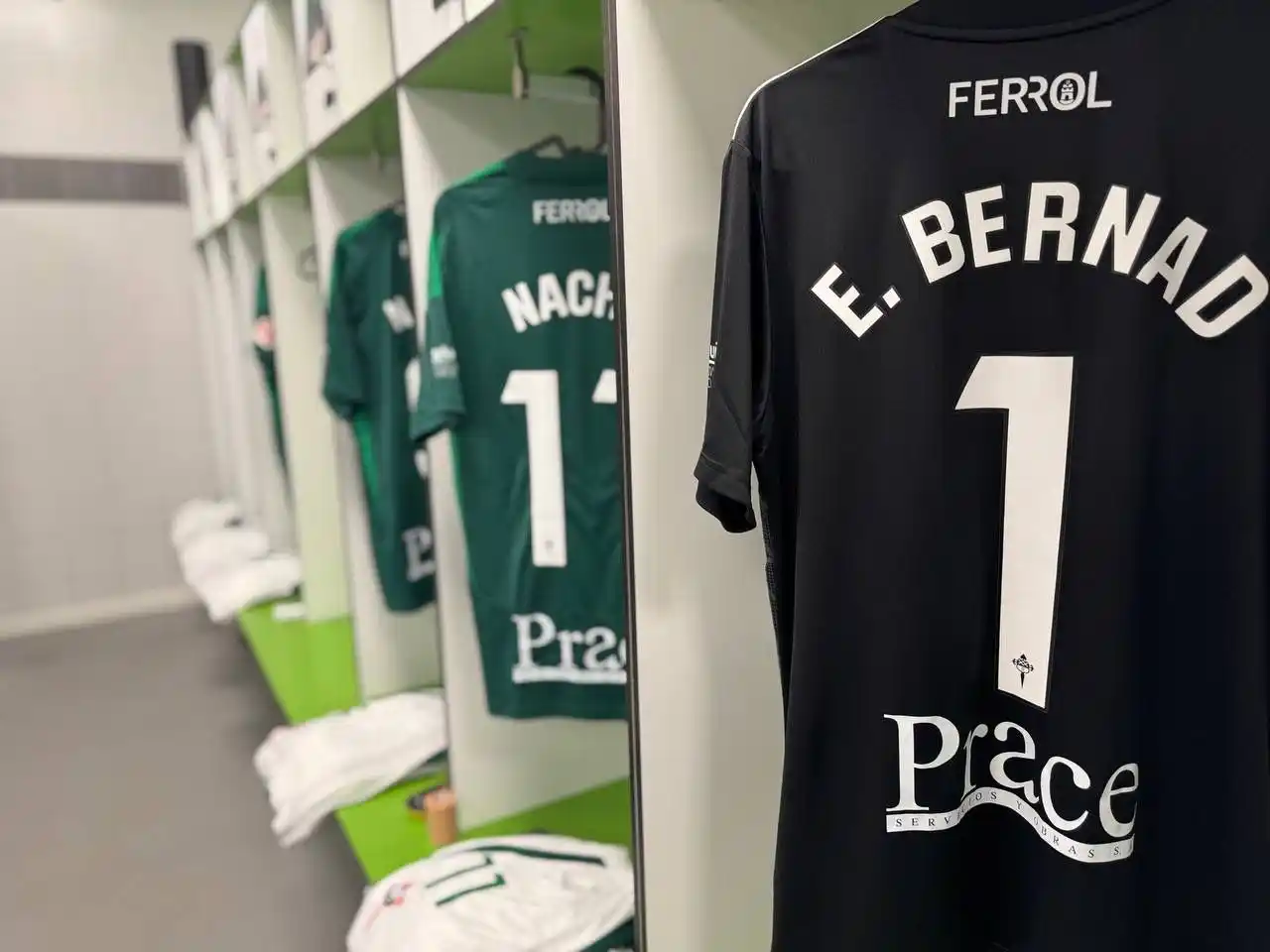 Image from Racing Club Ferrol: A Malata, só unha cor 👕💚🏟️ <a class="text-blue-500 hover:underline ...