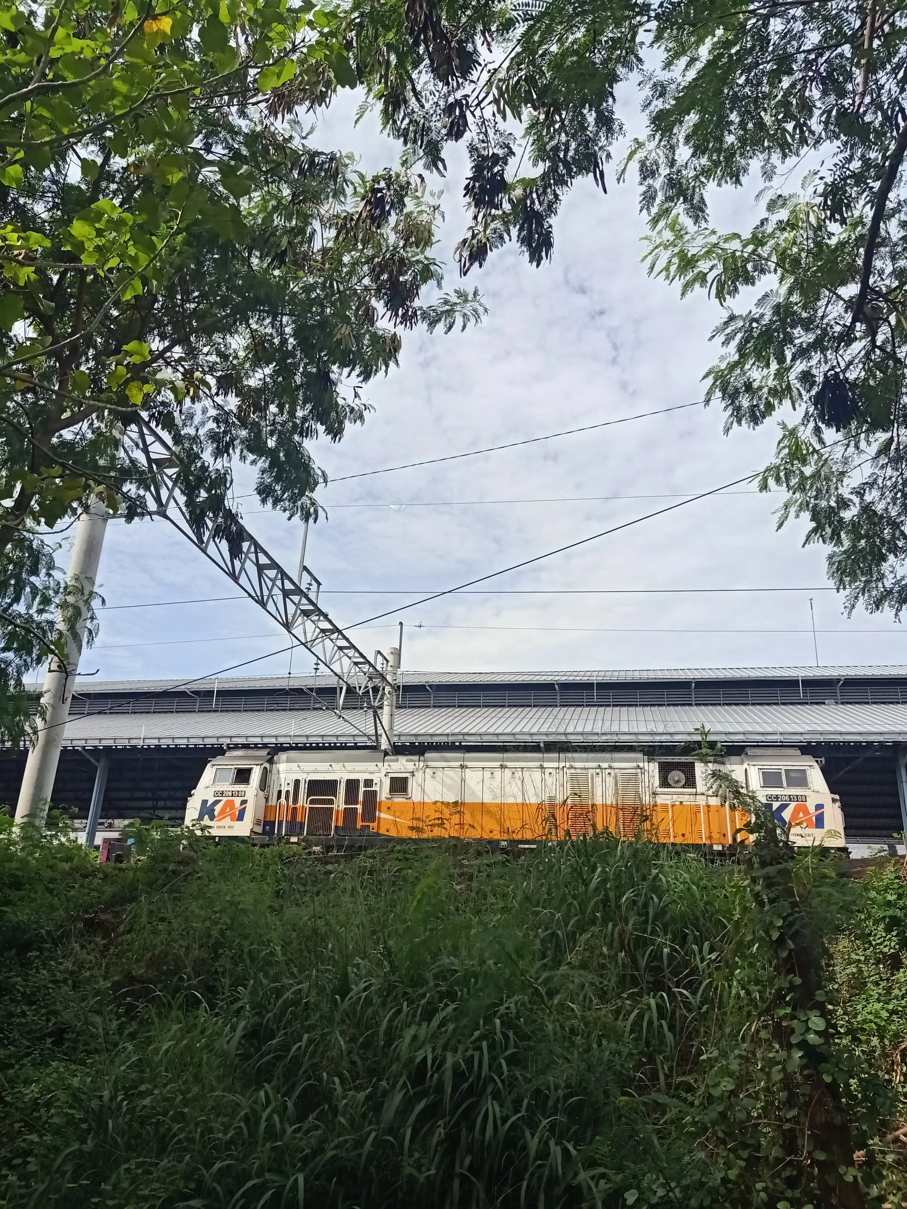 Image from [ISJA] Informasi Spoor Java Area ★: *CC 206 13 08 SDT - KA 2712 Bungtalun Service* pcc: persiapan berhenti...