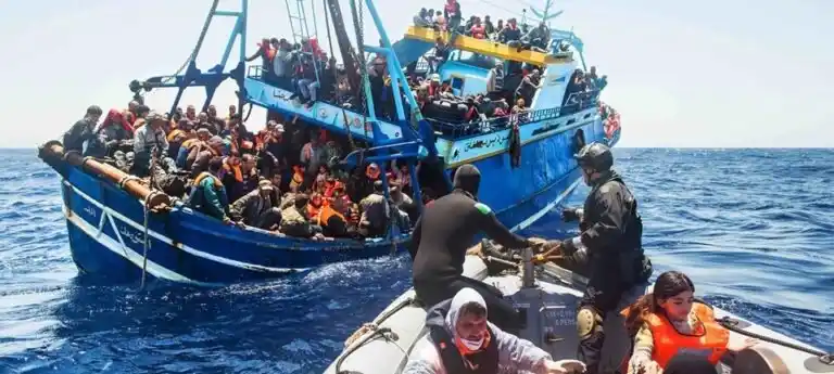 Image from Agence Ivoirienne de Presse: Deux récents naufrages au large de la Libye ont fait au moins 60 dispa...