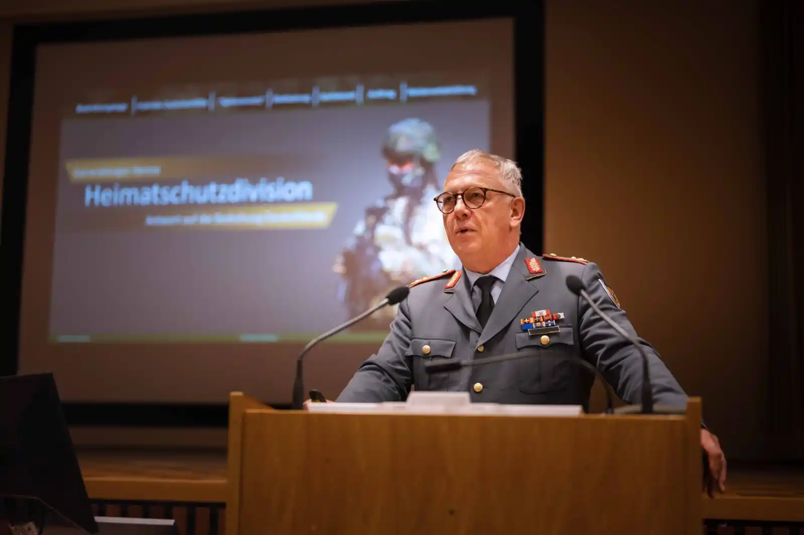 Image from Deutsches Heer: *Ingenieur, Reservist und ehrenamtlich aktiv?* Viele Reservistinnen ...