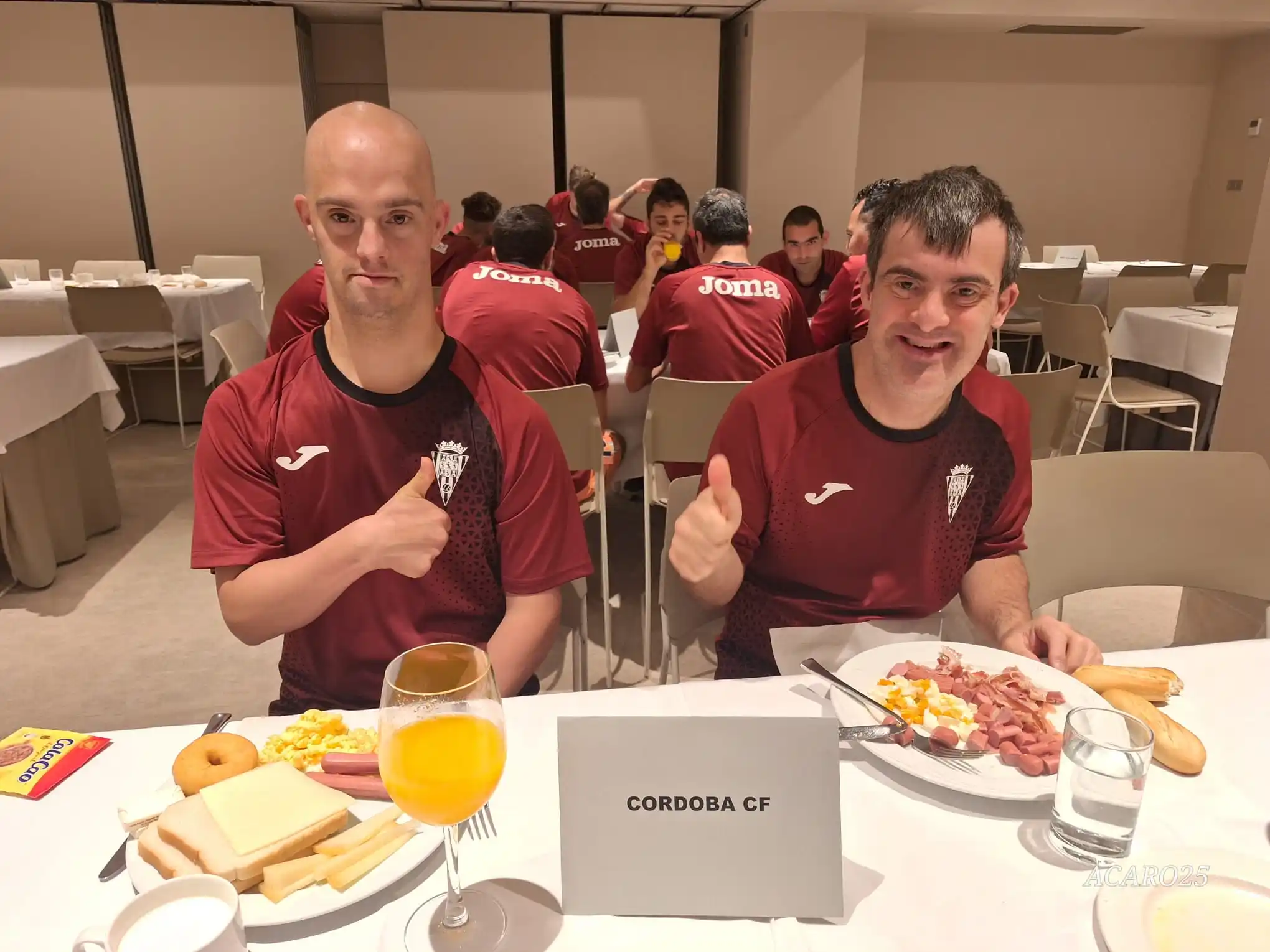 Image from Fundación Córdoba CF: Kiko y Juanito cogiendo fuerzas para afrontar la primera cita del fin ...