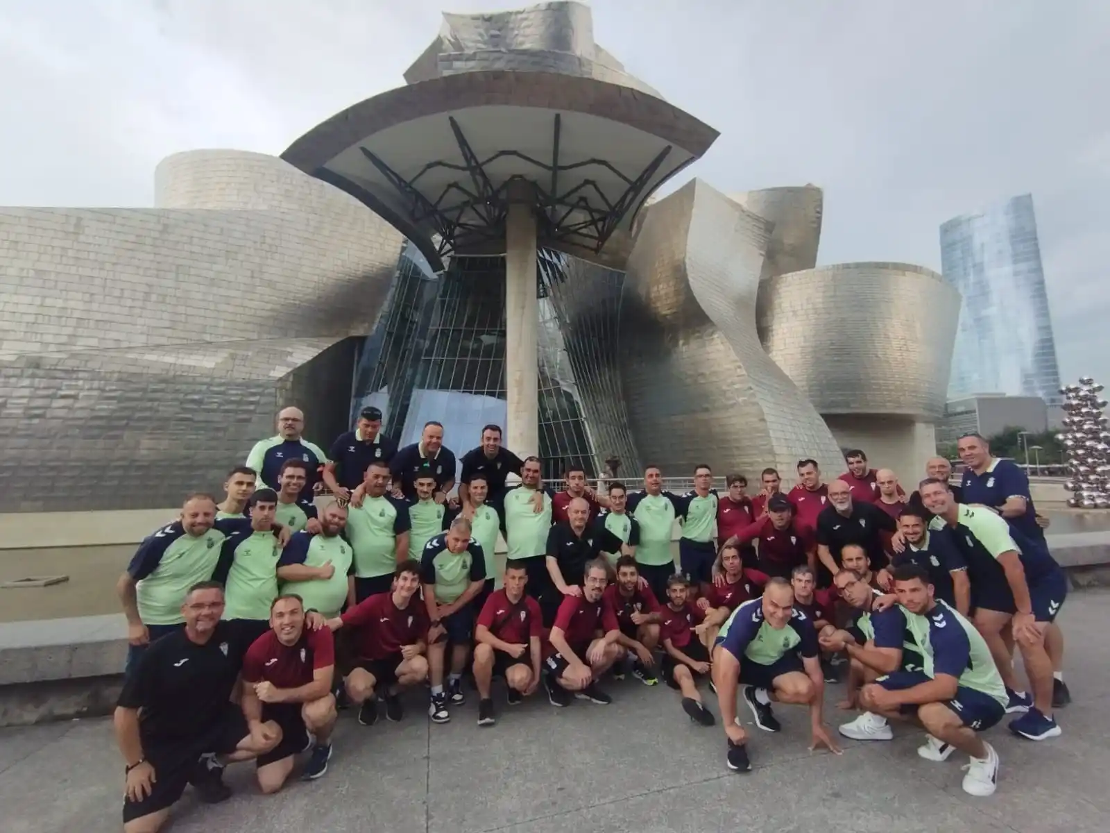 Image from Fundación Córdoba CF: Los chicos de Pepe Carmona aprovecharon la tarde para pasear por la ci...