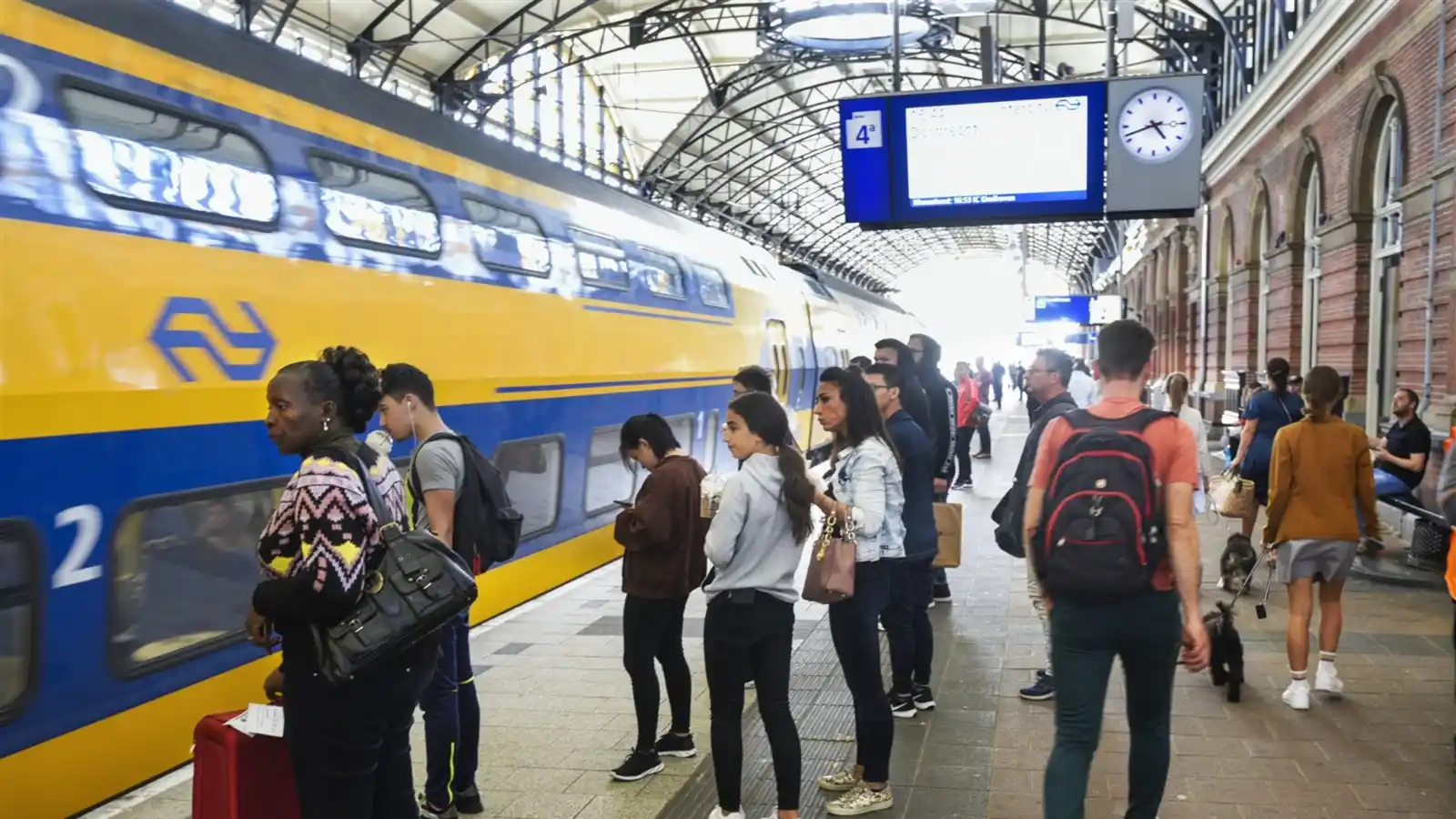 Image from RTL Nieuws: *NS komt met 'uiterste bod' aan vakbonden: meer loon en zwaarwerkregel...