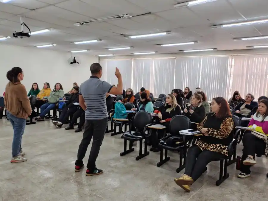 Image from 📲 Guia Limeira - Informações da nossa cidade: Coordenadores pedagógicos do ensino fundamental e EJA participam de fo...