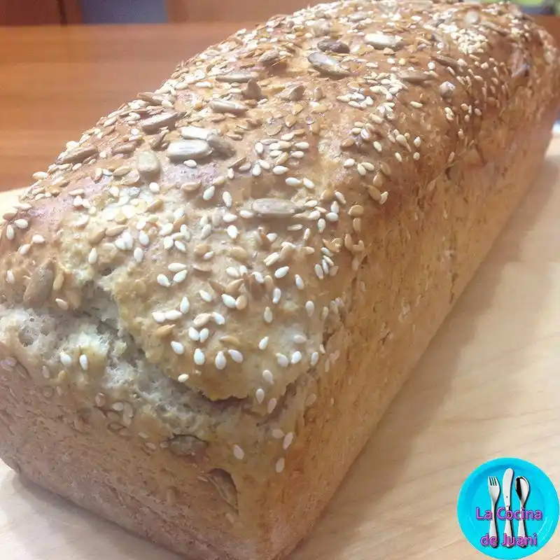 Image from La Cocina de Juani: ¡Empieza el día con energía y sabor casero! 🥖☀️ Este pan de molde con...