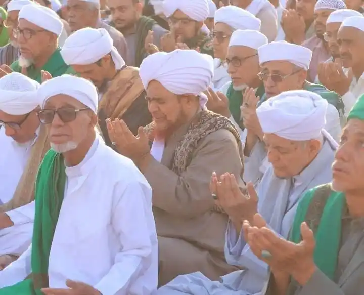 Image from Kalam Habib Umar Bin Hafidz: sholat istisqa' / sholat memohon hujan di kota tarim 🤲🏻...