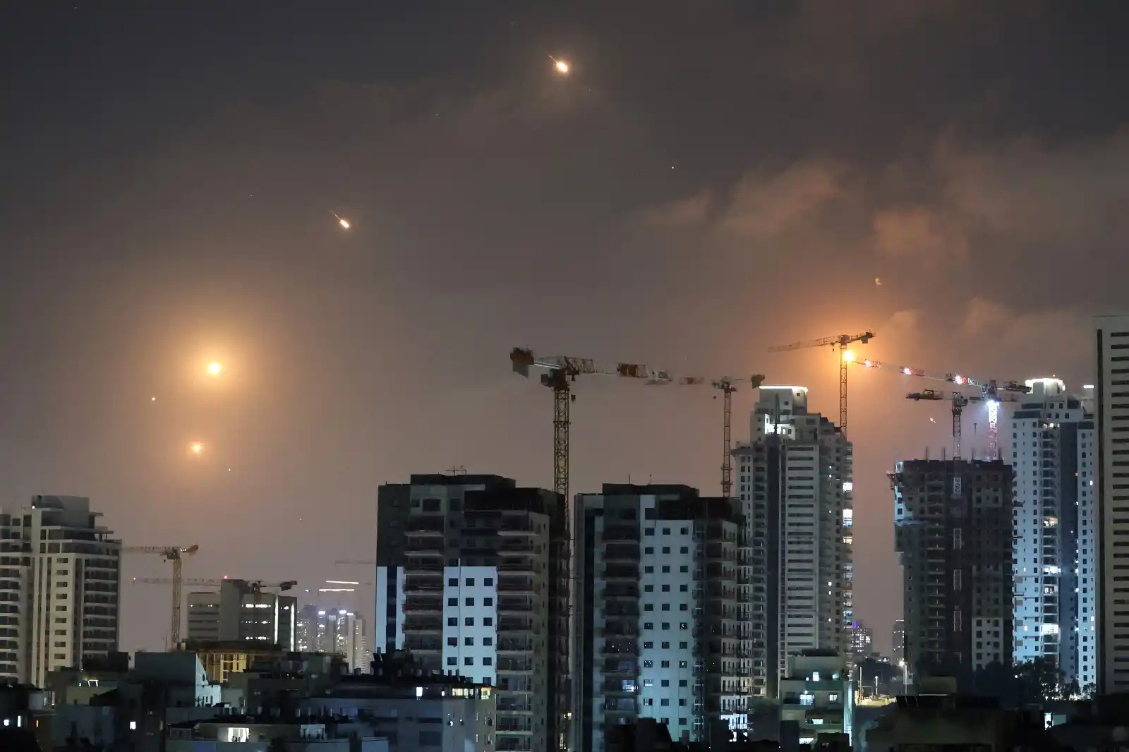 Image from Benjamin Morales Melendez: Tensión máxima en Medio Oriente: Irán lanza misiles contra Israel en r...