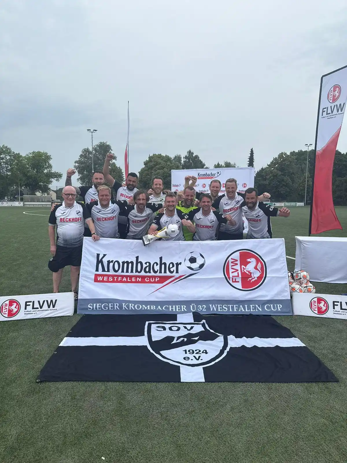 Image from Sportclub Verl von 1924 e.V.: TRIPLE VOLL GEMACHT!🏆🏆🏆 Unsere Ü32 sichert sich zum dritten Mal hi...