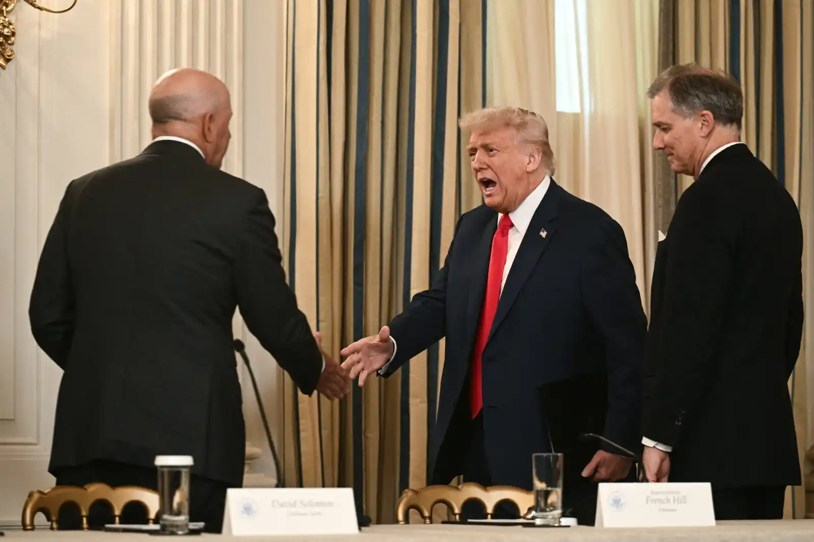 Image from De Groene Amsterdammer: *Donald Trump is een schaap in wolfskleren – en echte wolven herkennen...