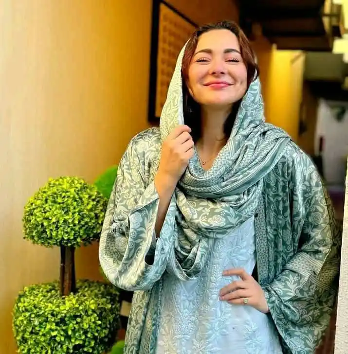 Image from ♥️زړه او👫سکون👩❤️👨: *"که د بریا او خوشحالۍ تر منځ انتخاب ته اړ شې*،🫶🏻 *تل خوشحالي وټاکه*...