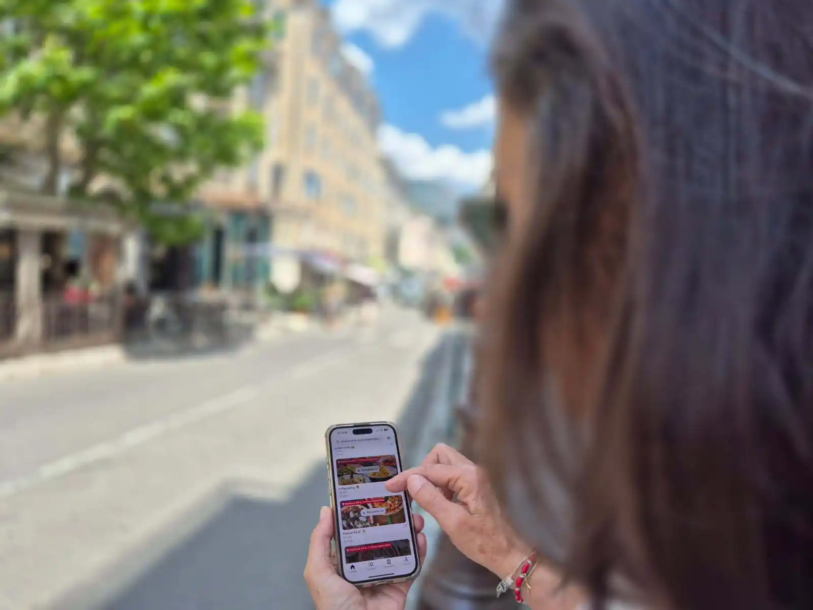 Image from Corse-Matin: Le service de livraison de nourriture à domicile Ubereats prend ses qu...