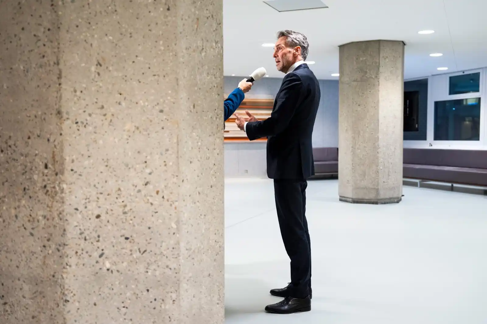 Image from De Groene Amsterdammer: *Wat drijft Dick Schoof? Een psychologische portret van de ambtenaar d...