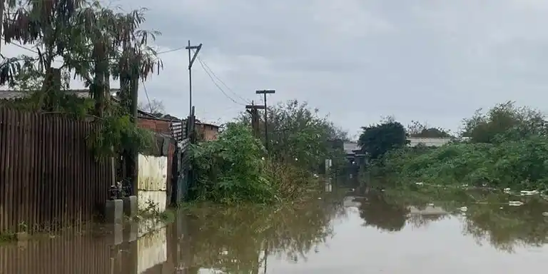 Image from Correio do Povo | Notícias: ➡️Arroio Feijó transborda e causa transtornos em Alvorada 📲Acompanhe...