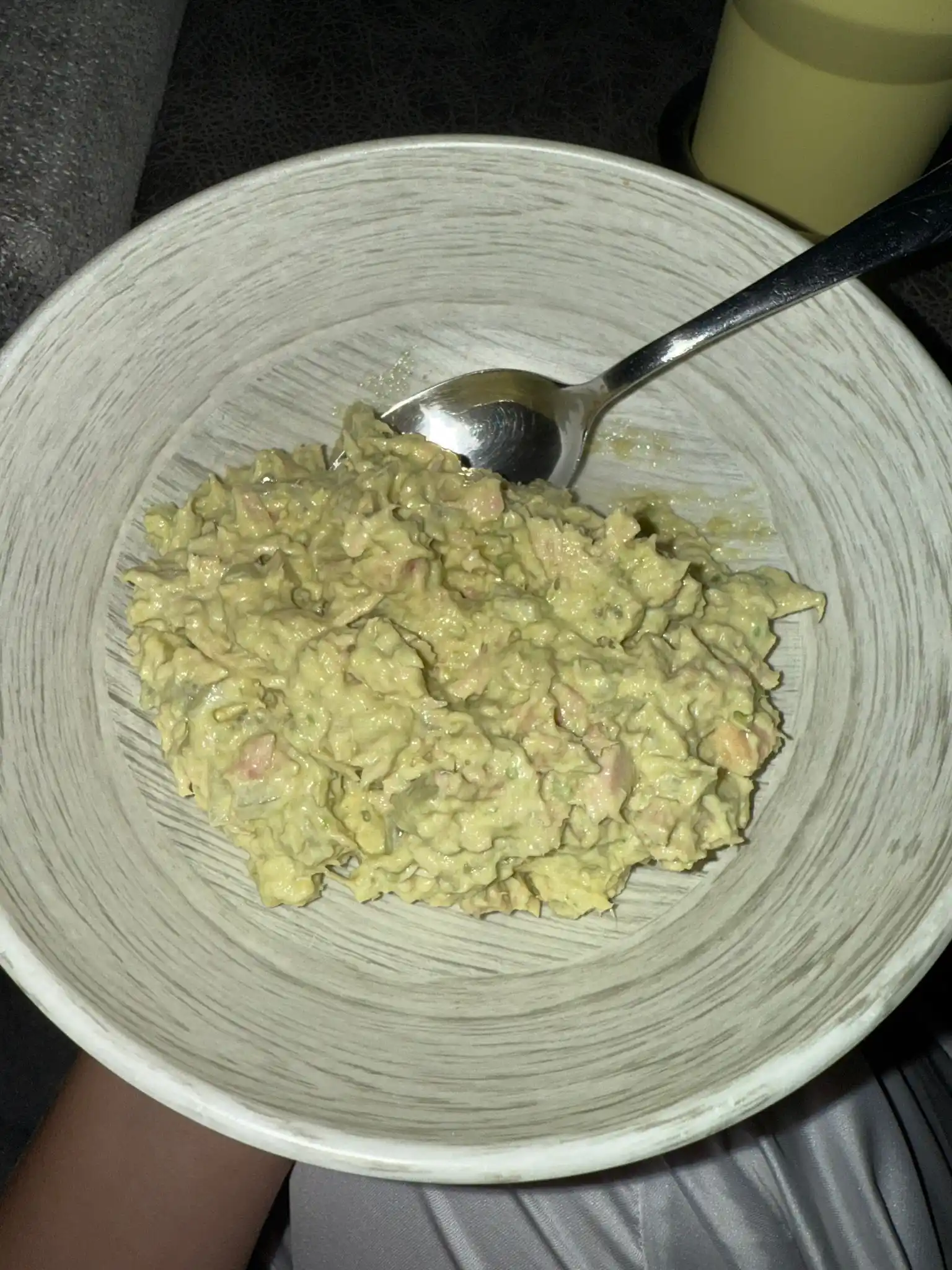 Image from MEJORANDO HÁBITOS CON LAU: Cena: ensalada de atún, aguacate, mayonesa saludable, cebolla y sal...