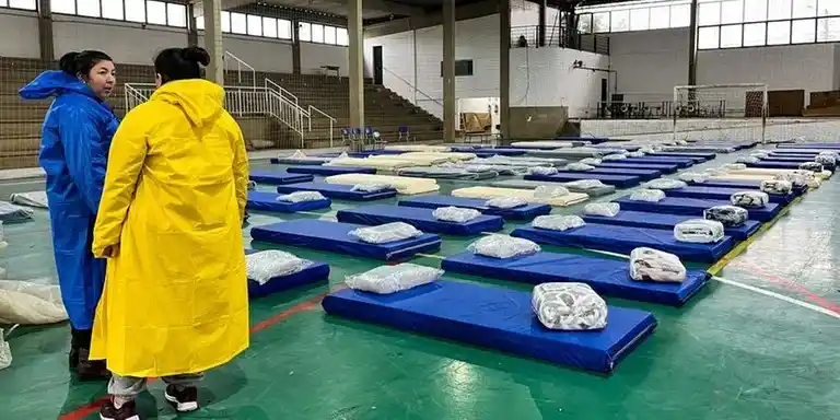 Image from Correio do Povo | Notícias: ➡️Com ameaça de nova inundação, abrigos de Eldorado do Sul se preparam...
