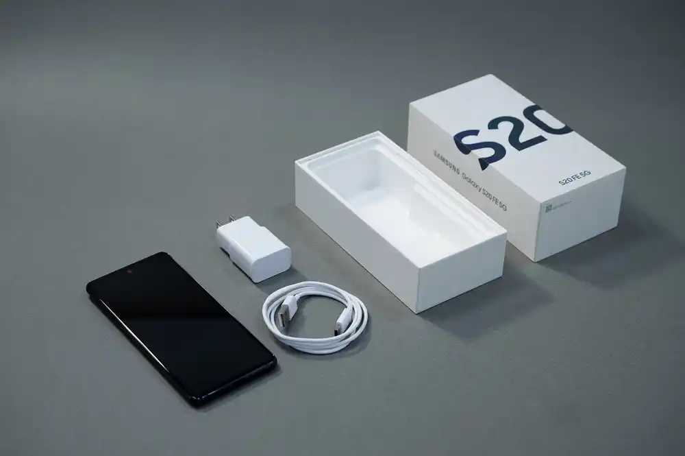 Image from EASY MOBILES: Samsung Galaxy S20 FE_ - RAM: 6GB - Storage: 128GB (expandable via mic...
