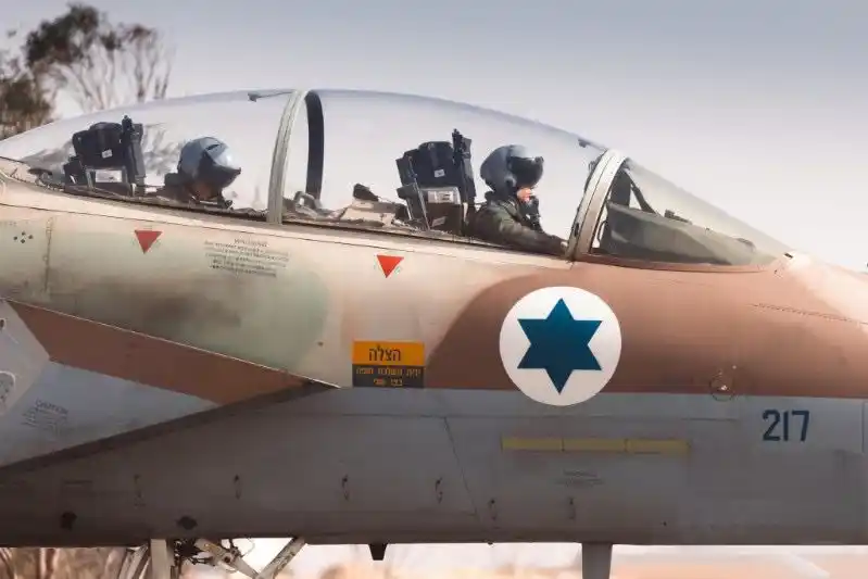 Image from Global News: יותר מ-60 מטוסי קרב של חיל האוויר העבירו עשרות מטרות צבאיות באיראן במה...