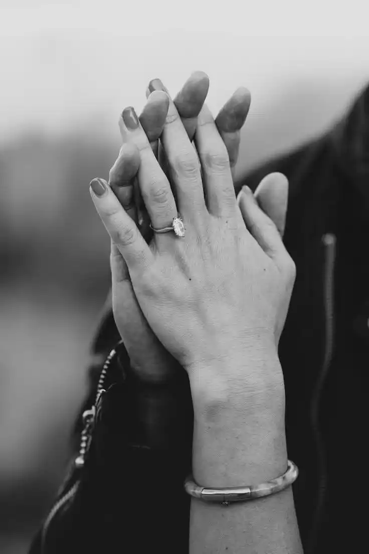 Image from شهر عشق ♥️: چشمانِ خیس ات را میبوسم... نازنین دلواپسِ آینده نباش... این "شب ها" م...