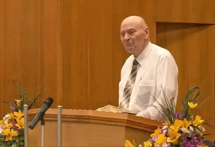 Image from l'Épouse De l'Agneau: ‼️ *IL Y A DES GENS QUI SE BOUSCULENT POUR ETRE DEVANT, MAIS IL Y A D’...