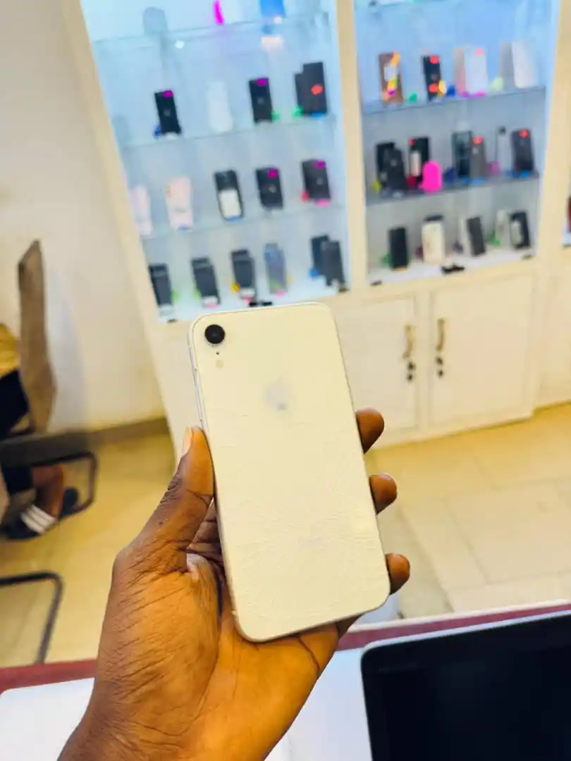 Image from #GOODDEAL433: *🚨iPhone XR With 64GB & 100% BH…80K iCloud BATTERY…WUNA RUSH'M🙌🏽*...