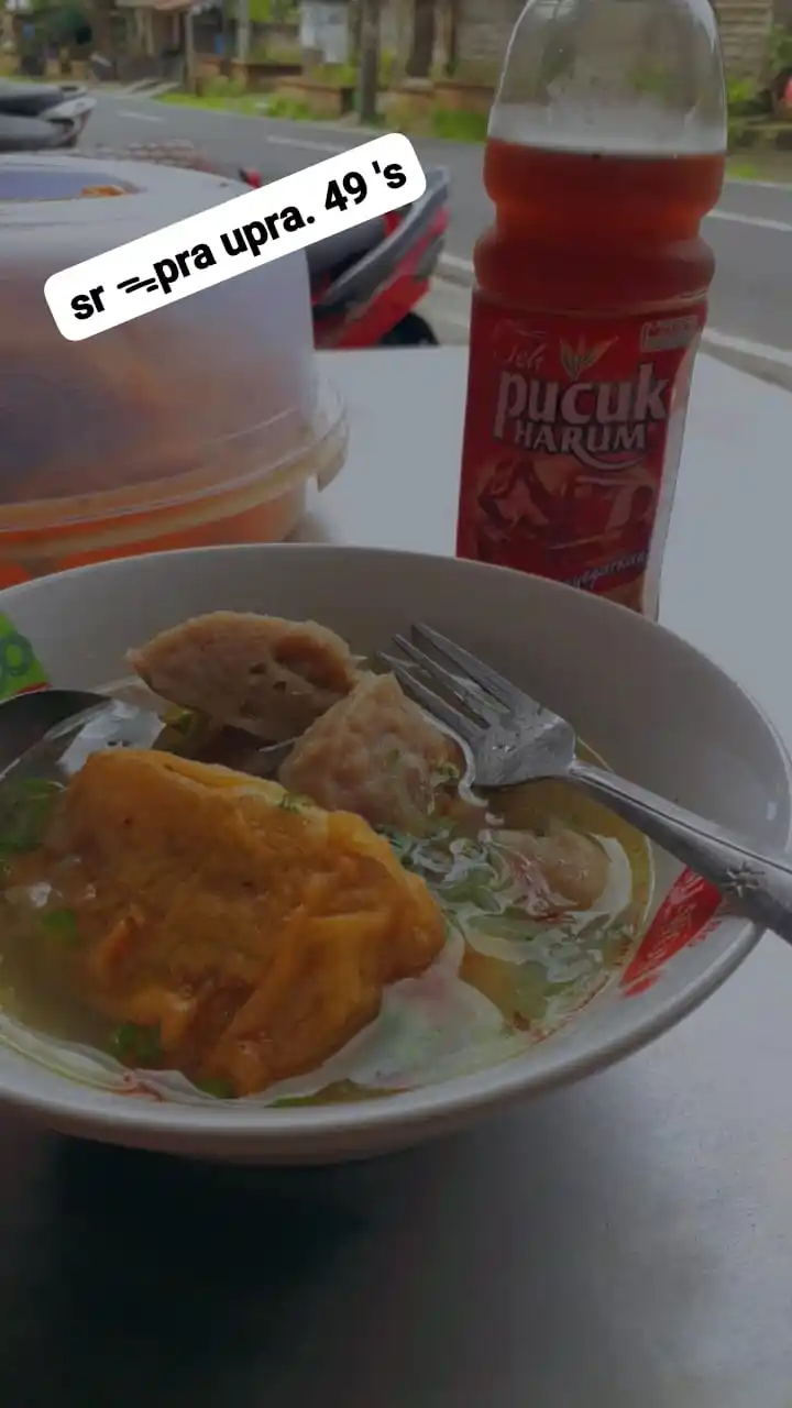Image from My Daily Keluh Kesah Moment: mkn dlu bbe, upra jg lg mkn 🫠🫠🫠 HIDUP BAKSO...