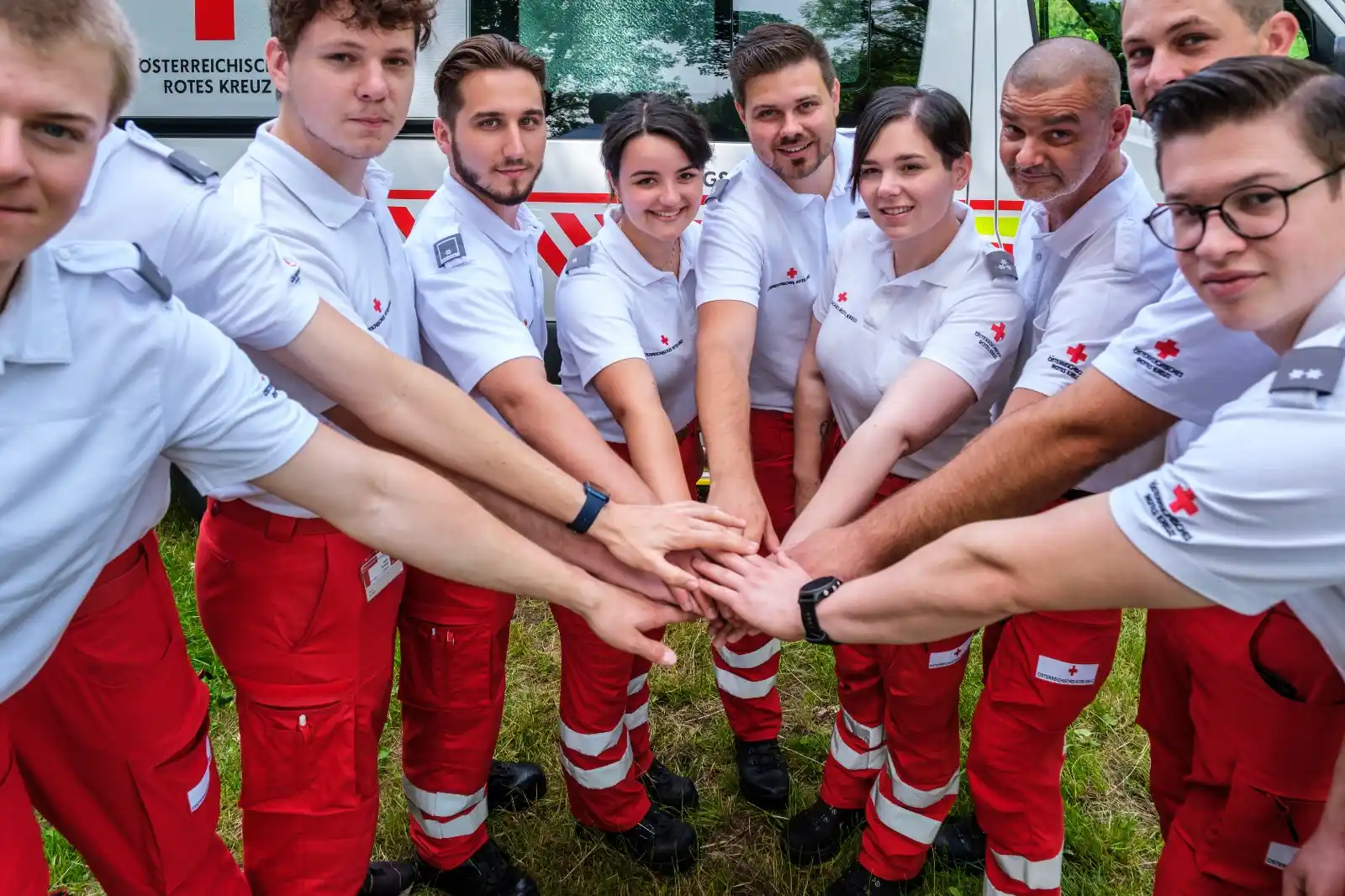 Image from Österreichisches Rotes Kreuz: 🎉 *Neuer Rekord an freiwilligen Helfer:innen!* 🎉  2024 haben sich fa...