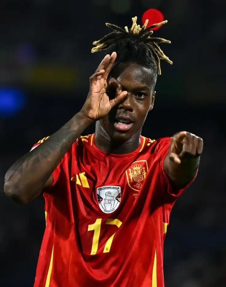 Image from Dunia Bola: *Nico Williams Tolak Saran Ronaldo, Pilih Gabung Barcelona*  Bintang m...