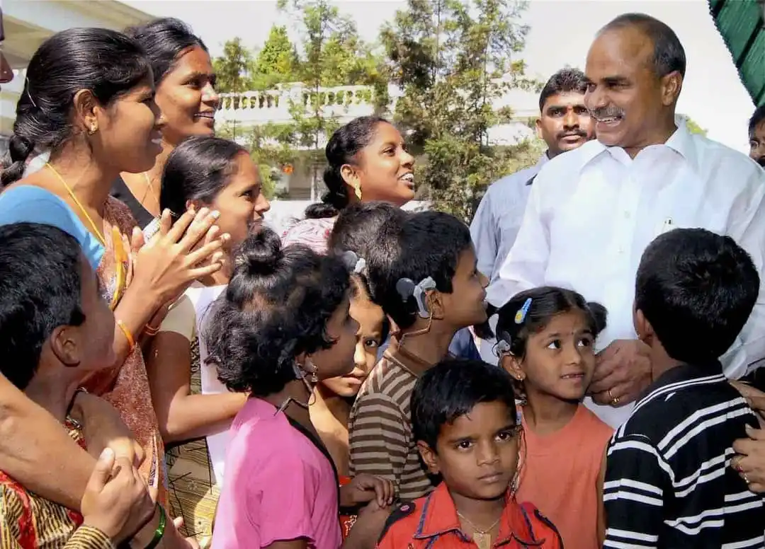 Image from YSR Congress Party: ప్ర‌జా స‌మ‌స్య‌ల ప‌రిష్కార‌మే ల‌క్ష్యంగా చివ‌రి శ్వాస వ‌ర‌కు ప‌ని చేసి...