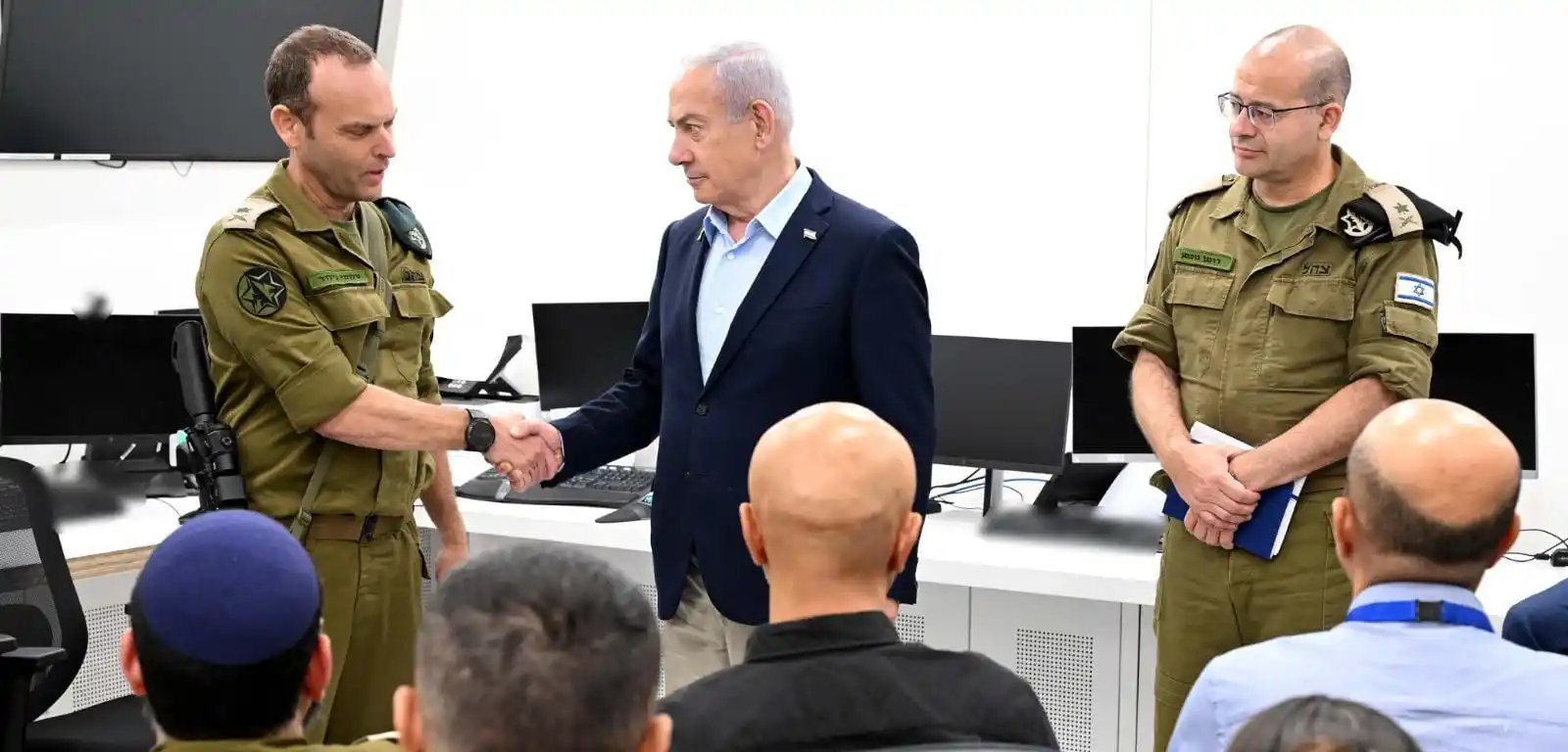 Image from "אמס" - אונליין - הדיגיטל של 'קול חי': ראש הממשלה נתניהו בבסיס אגף המודיעין: "החיילים פה נותנים לנו את המודיע...