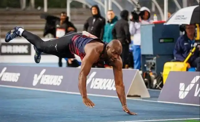 Image from Kalenjins Online: YouTube Man Julius Yego throws 83.08m to clinch the javelin title at P...