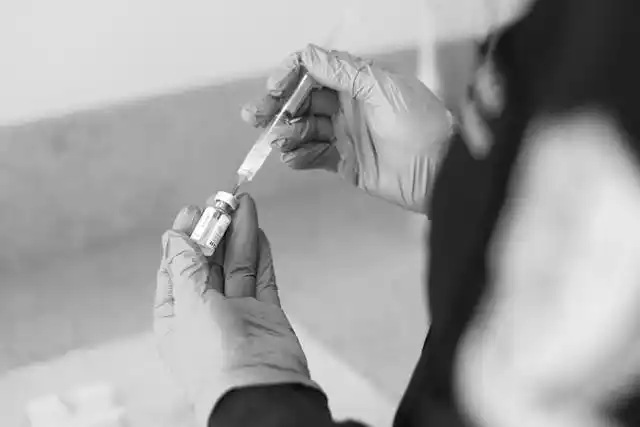 Image from RR Noticias Querétaro: Aprueban tratamiento prevenible contra VIH; es la primera vacuna https...