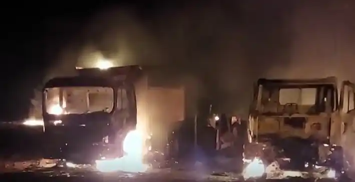 Image from ContratistasForestalesAG: *Ataque incendiario en Collipulli deja ocho vehículos destruidos*  Un ...