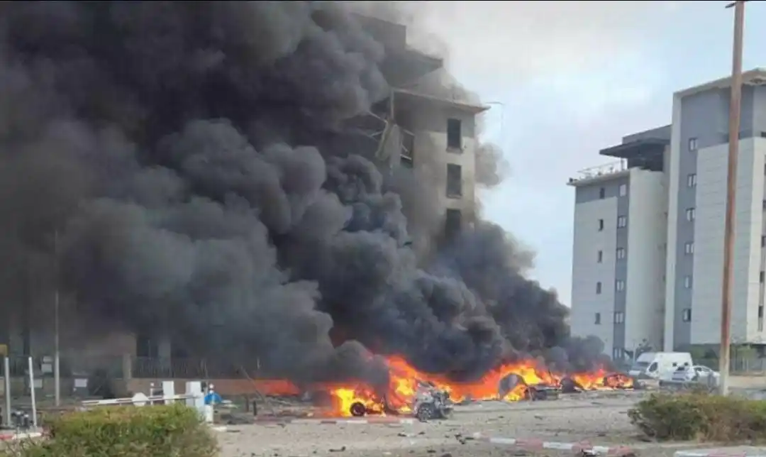 Image from Breaking News: *🔴ایران کا اسرائیل کے ٹیکنالوجی پارک پر بیلسٹک میزائلوں سےحملہ، شدید ...