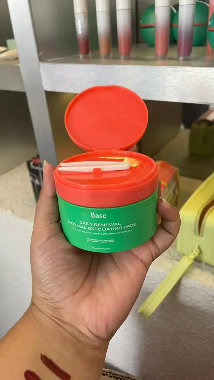 Image from Katalog Jastipin.zaa: *BASE - Exfoliating Pads* 🧽  Untuk eksfoliasi ringan 1–2x seminggu. ✨...