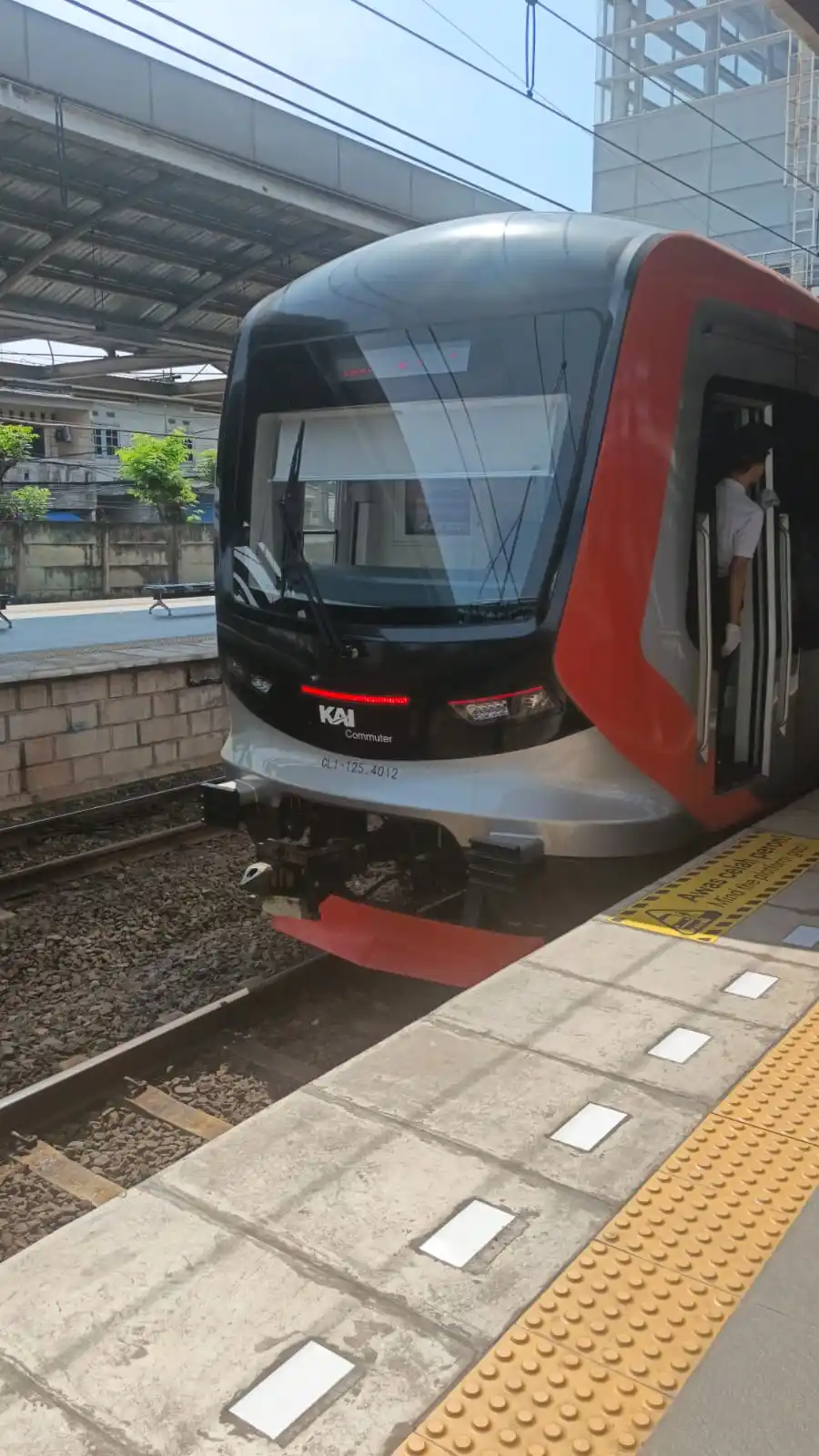 Image from ISKAI (Info dan Sensus Kereta Api Indonesia): CRRC CLI-125.4012 🔵 Pcc JNG 10:33 Sta. Akhir bekasi @Toge <a class="t...