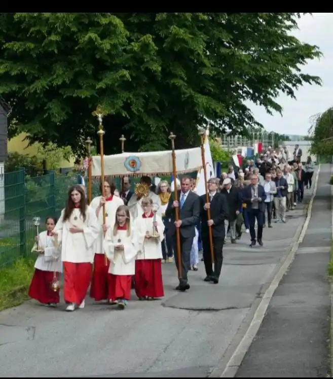 Image from Sprockhövel: Morgen ist Fronleichnam. Die kath. Pfarrei St. Peter und Paul ⛪ lädt ...