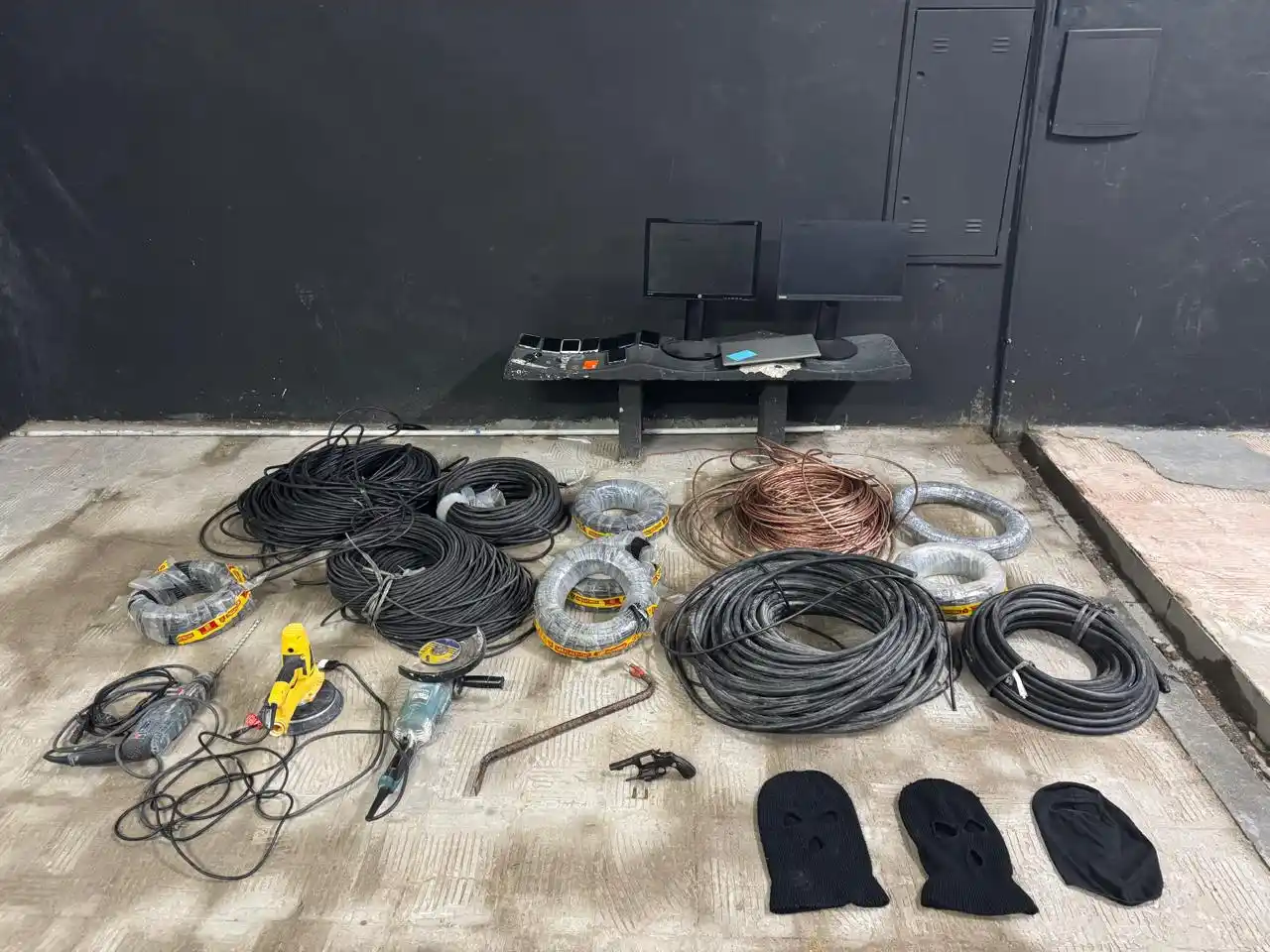 Image from Repórter Online Litoral: FORÇA TÁTICA PRENDE QUADRILHA SUSPEITA DE RENDER FUNCIONÁRIO E ROUBAR ...