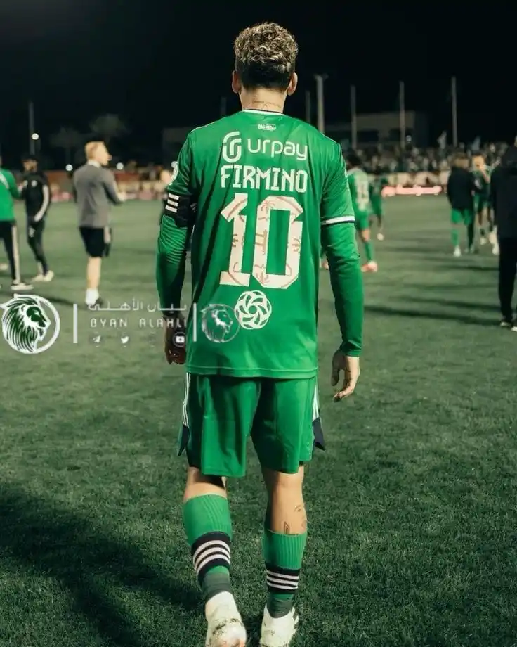 Image from بيان الأهلي | BYAN_ALAHLI: *🚨عااجل وفقاً لـ الصحفي احمد رجب :*  *نادي الاهلي يتجه للموافقة على ع...